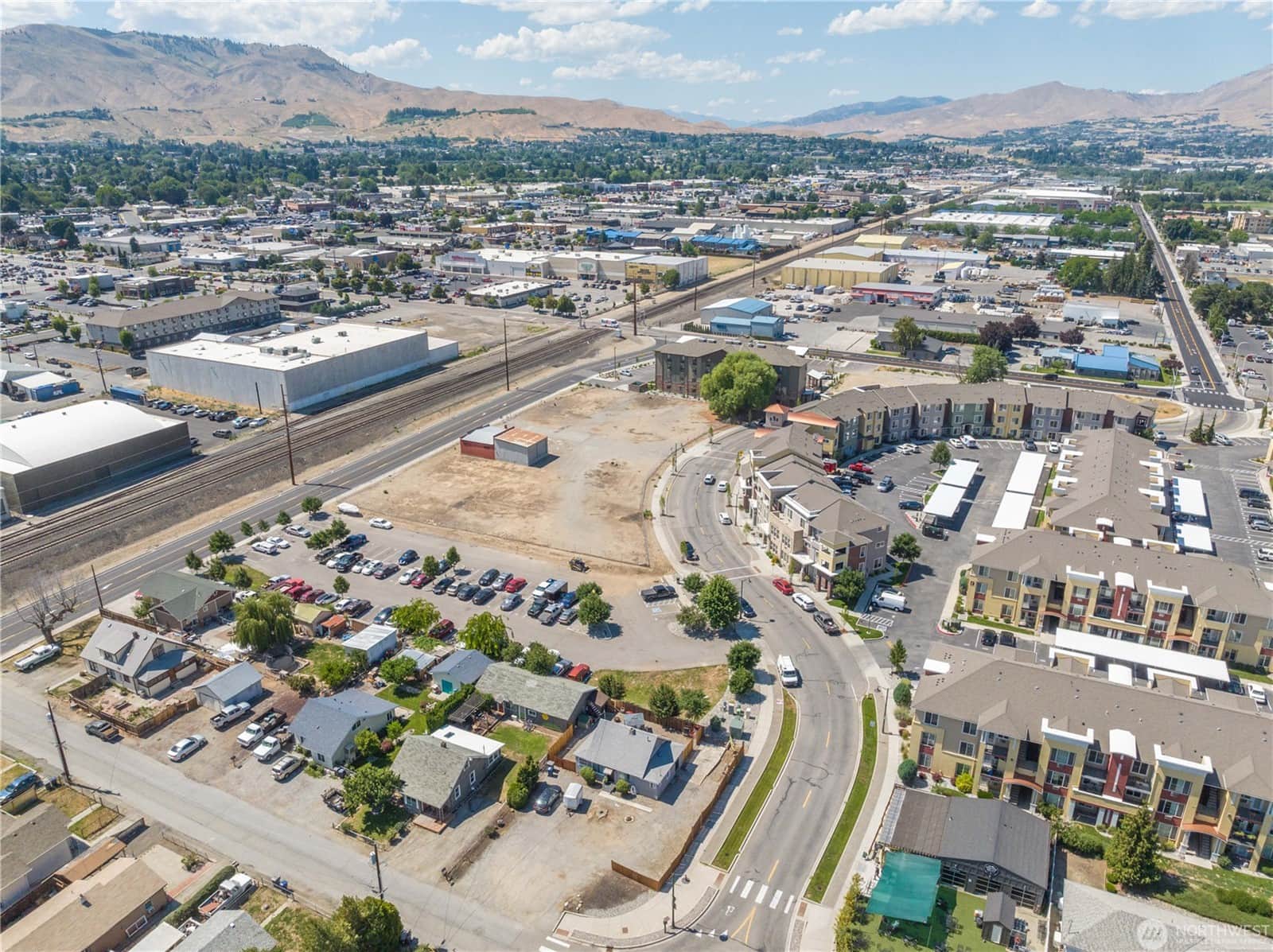 Lake Chelan or Wenatchee? The Questions I Ask Every Client Who's Torn Between the Two