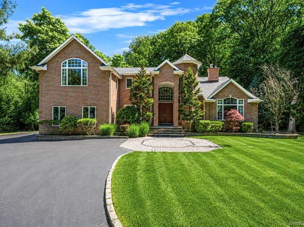 How to Sell a House in Smithtown NY in 2026: Seller's Guide