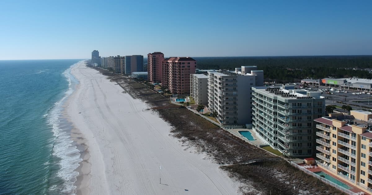 Warrantable vs Non-Warrantable Condos: 2026 Financing Guide