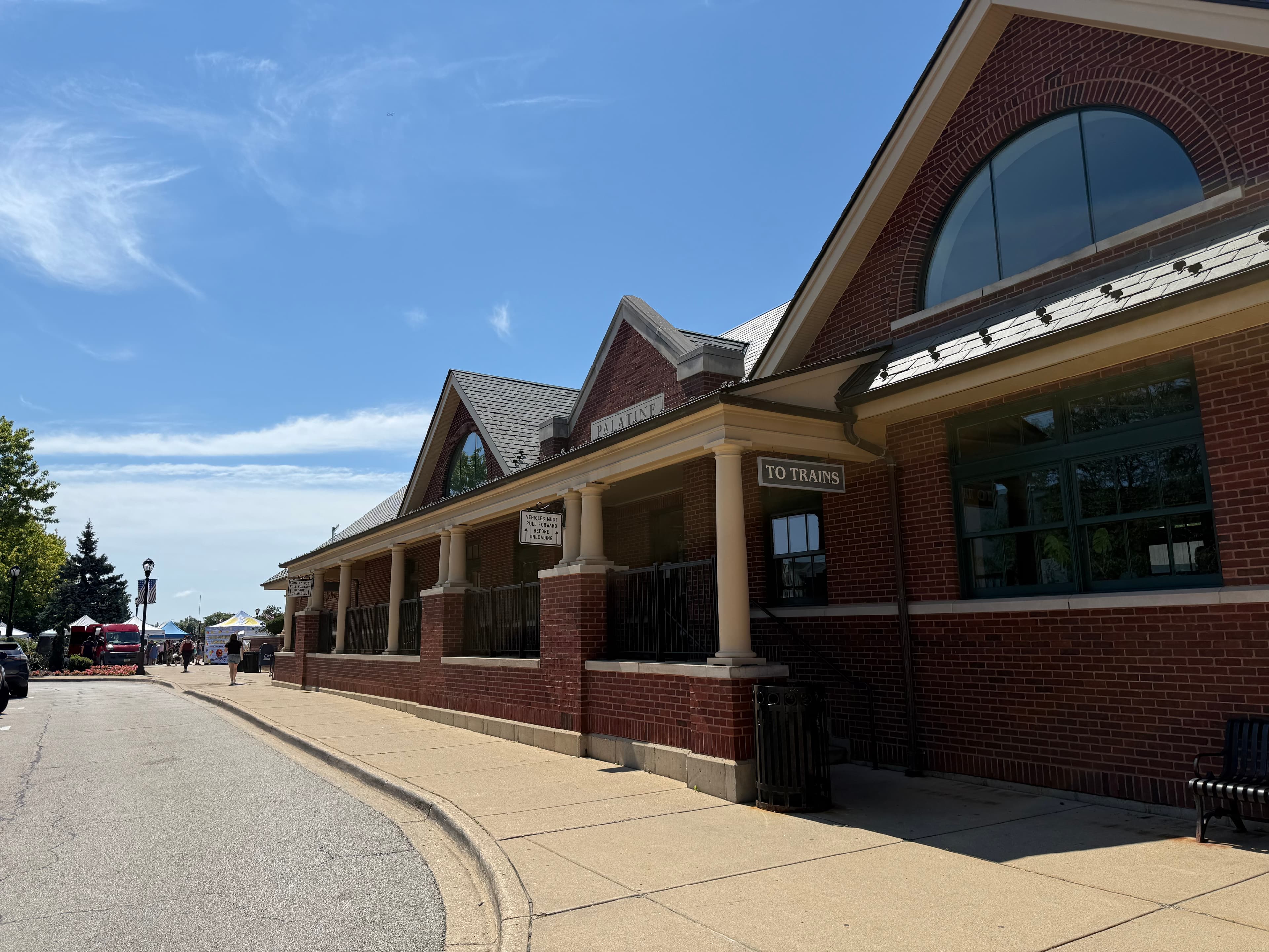 Where can Metra commuters park in downtown Palatine?
